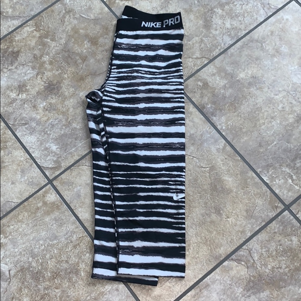 Nike pro cropped leggings